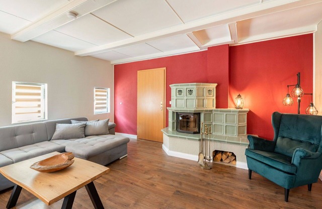 Stunning private villa for 10 guests with hot tub, WIFI, TV, patio and pets allowed