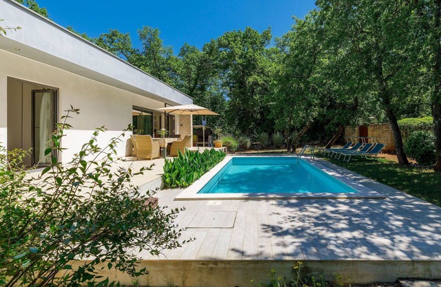Stunning private villa with A/C, private pool, WIFI, TV, terrace, pets allowed and parking