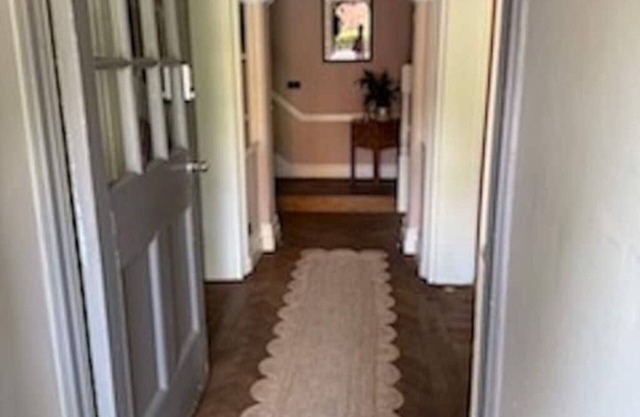 Stunning Rectory, 15 guests in Surrey