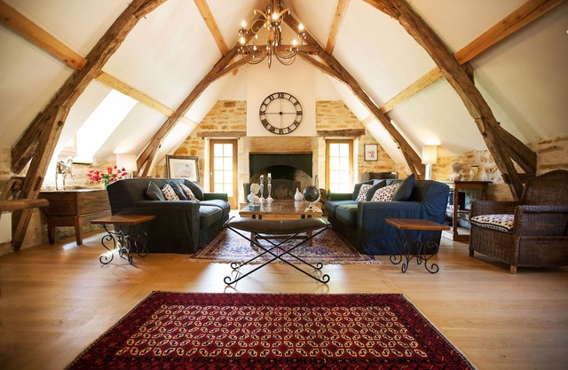 Stunning Renovated 1 bedroom Barn in the grounds of an ancient Mill , 90sq.m