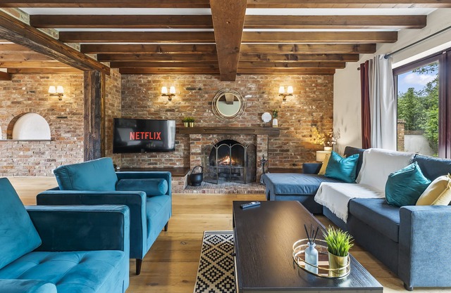 Stunning Rustic Abode - Sleeps 18