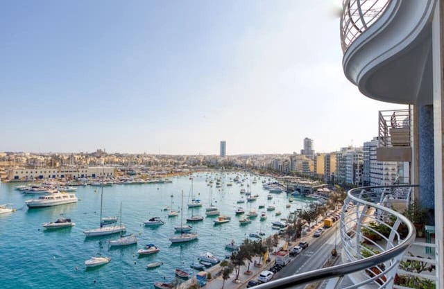 Stunning Seafront 3BR Apt with Terrace in Sliema