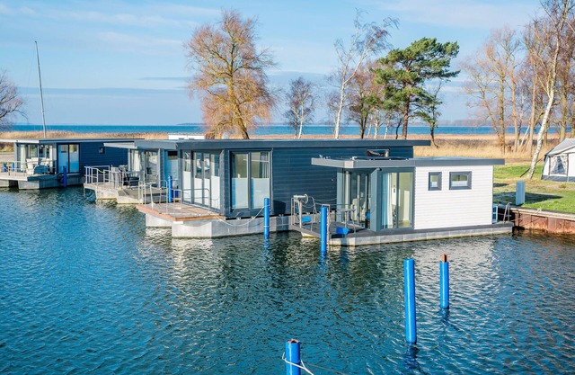 Stunning ship in Sagard with WiFi