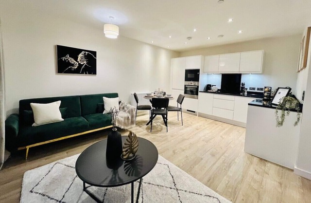 Stunning Skyline Flat in London - 2 Beds & Balcony