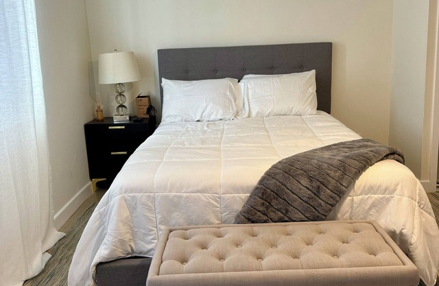 Stunning Studio located in the alluring Valley near major attractions!