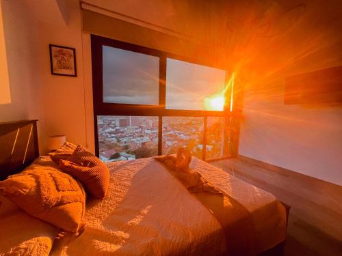 Stunning Sunset View Apartment with Free Parking
