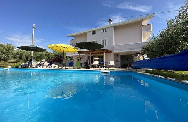Stunning villa for 12, private pool, with free aircon and central heating