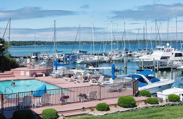 Stunning View Boat House on Lake Charlevoix : Pool-Town