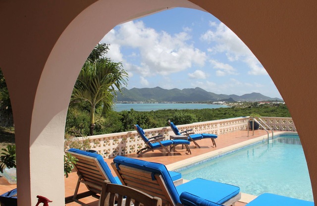 Stunning View of Ocean & Lagoon from Pool, 3 Min Walk to Baie Rouge, Cottage