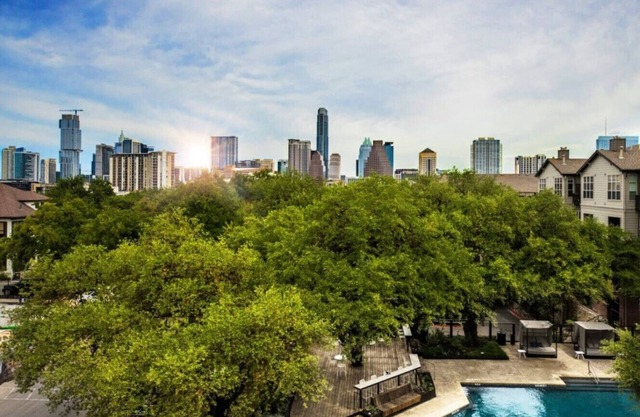 Stunning View! Steps to Downtown, 6th St & Rainey!