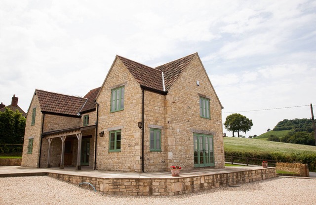 Stunning views, great location, lovely outdoor space, 1 small dog welcome.