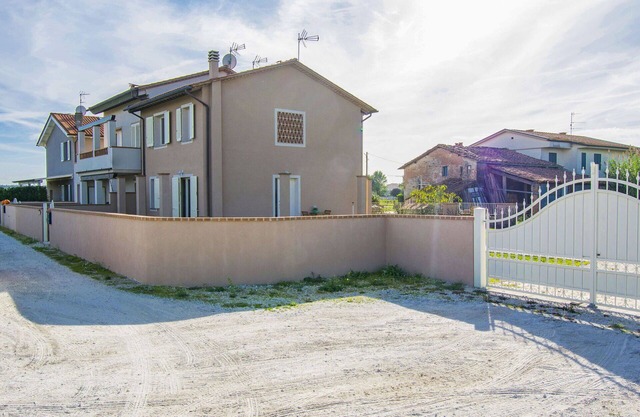 Stunning villa for 6 people with WIFI, A/C, TV, patio and pets allowed
