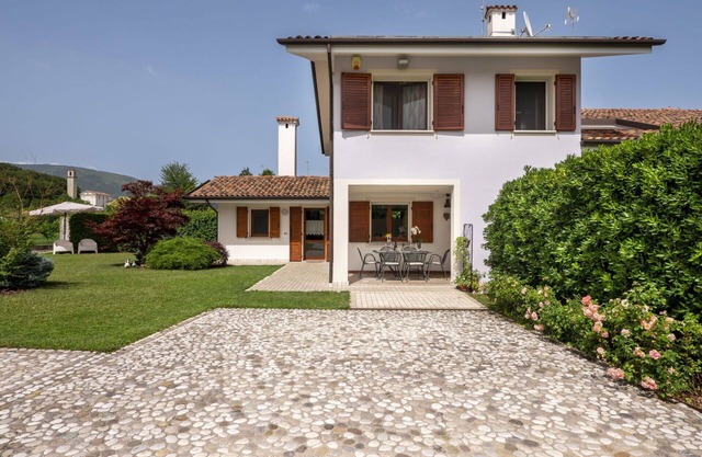 Stunning villa for 7 guests with A/C, WIFI, TV and terrace