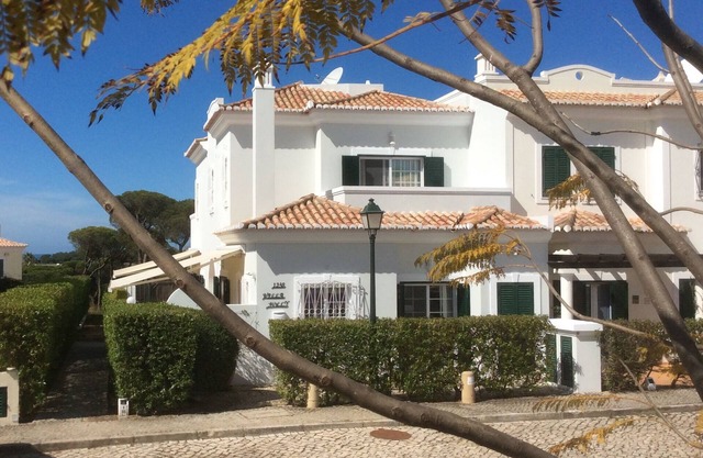 Stunning villa in Vale do Lobo, private pool, air con & broadband