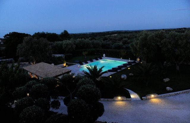 Stunning Villa & Trullo in Ostuni. Amazing Roof Terrace/Heated Pool/Aircon/WiFi