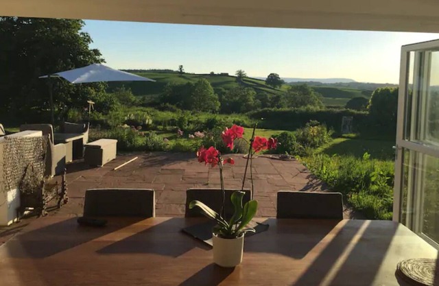 Stunning Welsh Farmhouse, Panoramic Views, Pizza Oven + Hot Tub