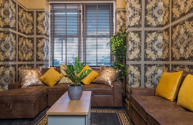 Stunnning 4 Bed House Hot Tub, Sky Tv, Pool Table