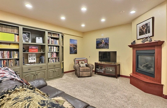 Sturgis Neighborhood-Large Bedrooms-Patio-Views