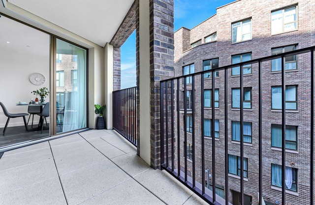 Stylish 2-BD for Trendy Urban Travelers - Sleeps 4