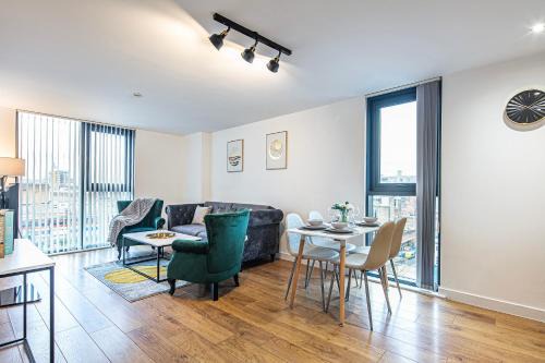 Stylish 2 Bed Apt 104 - City Centre, FREE Parking, Coffee Machine & Netflix - Hosted by Stay Host Save