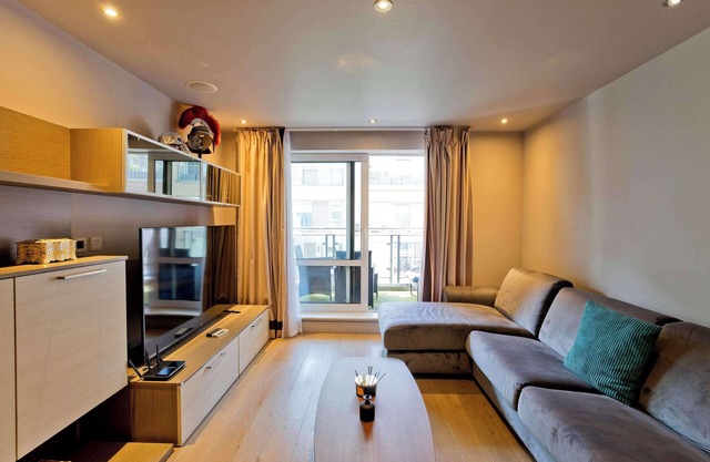 Stylish 2 Bed Flat Chelsea Creek