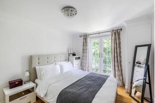 Stylish 2BR Chelsea Penthouse with Private Rooftop