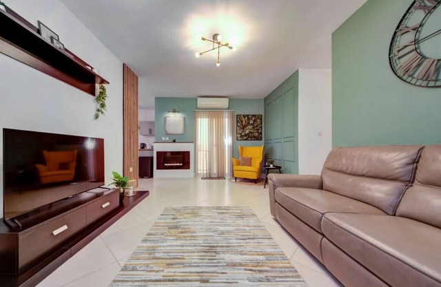 Stylish 2BR home with Spacious Terrace in Luqa