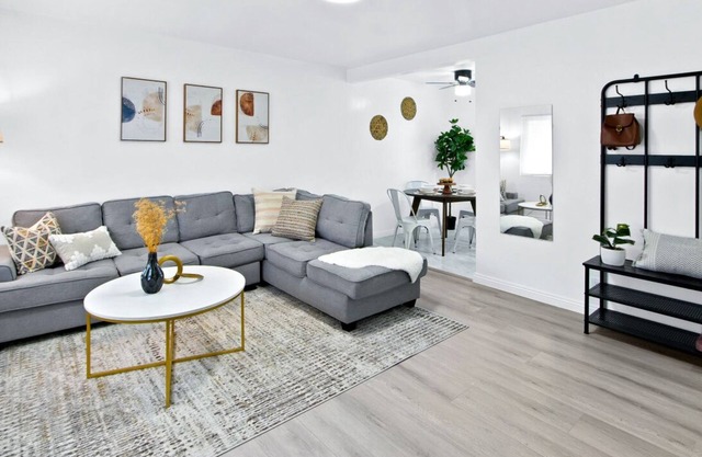 Stylish 2BR Unit + Parking + Near DTLA #TravelSGV