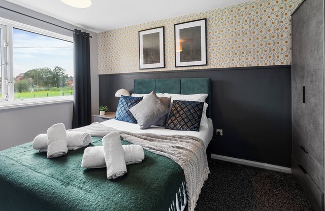 Stylish 3 Bedroom House - Close to the centre