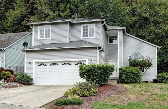 Stylish 3+bedroom house with WiFi, AC, & main floor flex room, in Port Orchard