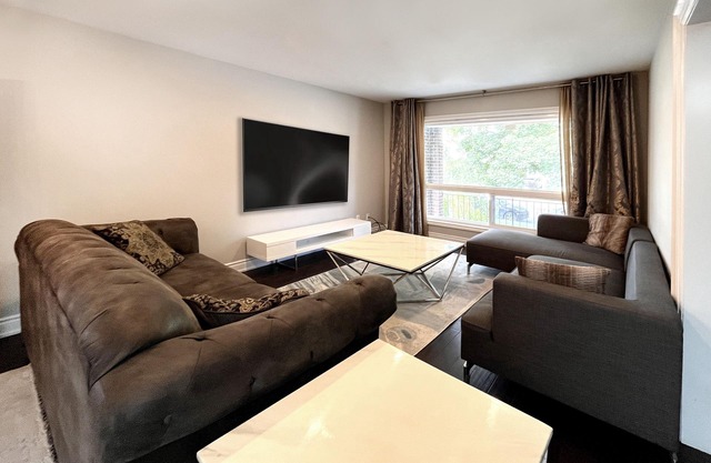 Stylish 3bdrm, 2bth house with 2 parking House