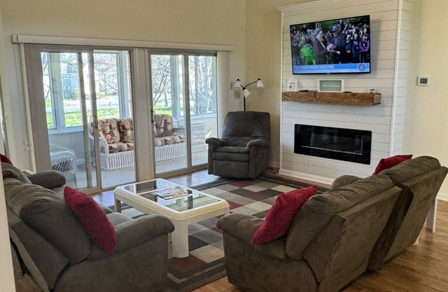 🏖️ Stylish 3BR Beach Condo | Close to Lewes & Rehoboth | Parking + Porch