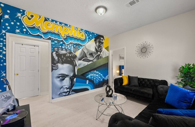 Stylish 3BR Home Fast Wi-Fi 12 Min to Airport 15 Min to Nightlife & Music