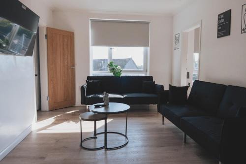 Stylish 3BR Stay by Hampden No 161 with Free Parking
