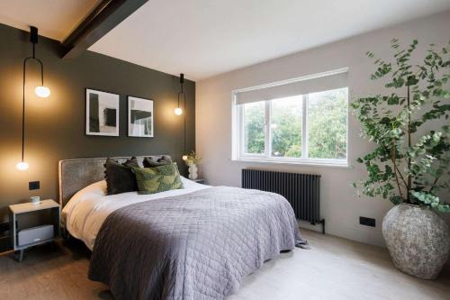 Stylish 4 Bed Home close to beach