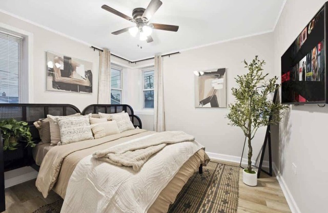 Stylish 4BR | Sleeps 8 | Garage Parking | Near Airport & Downtown