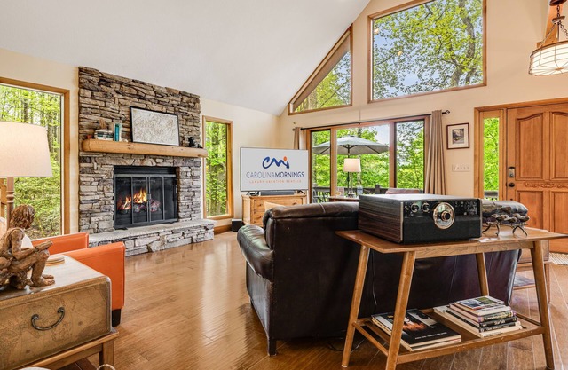Stylish A-Frame⛰️ Fire Pit + Pet-Friendly & Biltmore Pass | 20min to AVL