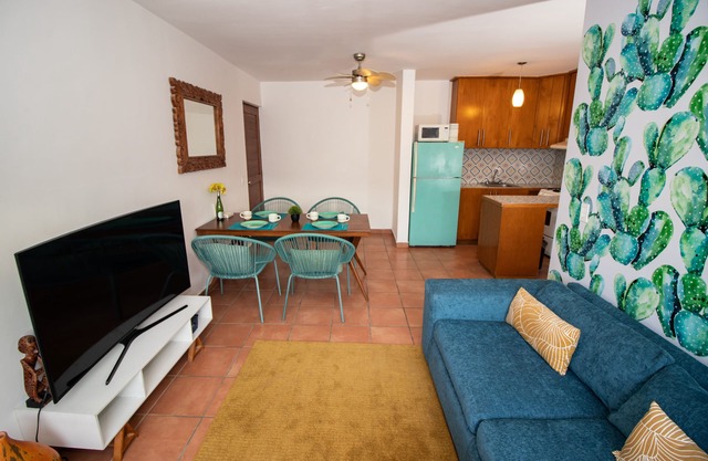 Stylish and Spacious 2BR Penthouse. Walk to Downtown and Medano Beach!