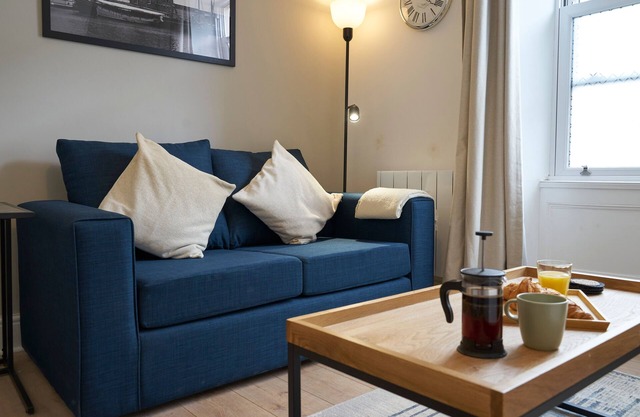 Stylish Central 1 Bed Apartment by Kahuna Stays