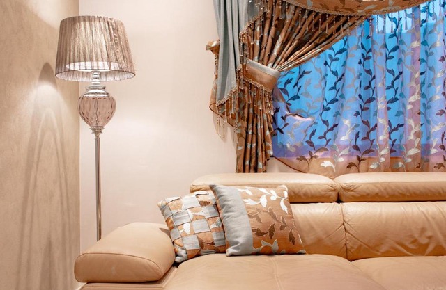Stylish Corner Maisonette - Sunflower