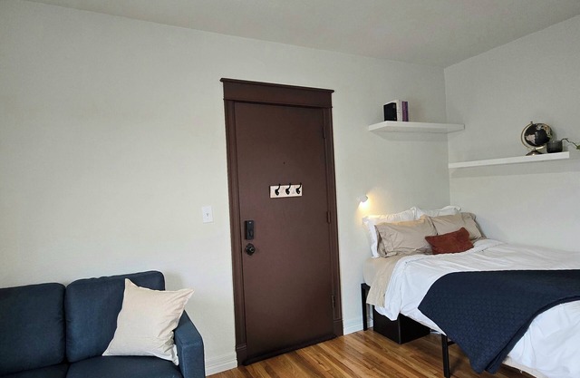 Stylish downtown Denver studio in walkable neighborhood.