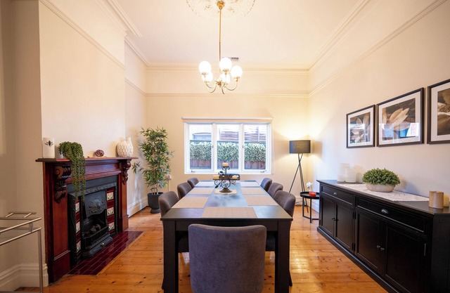 Stylish Edwardian Home. Only 5min walk to trendy bars, restaurants and much more