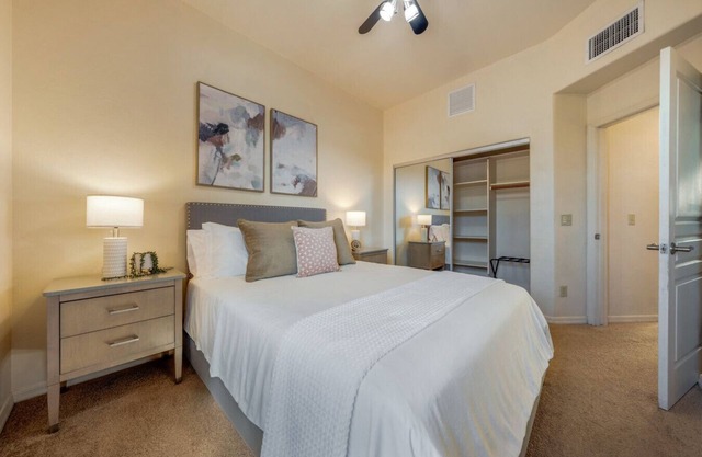 Stylish/Garage/4 BR 3 BA/Fenced Backyard