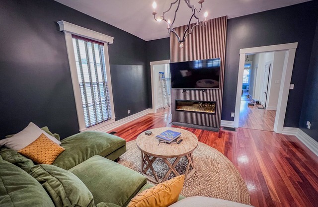 Stylish historic home, 10ft ceilings, pet friendly private fenced in back yard!