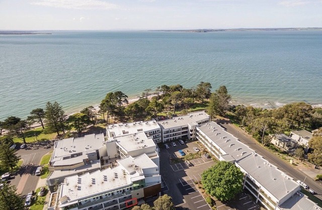 STYLISH ISLAND GETAWAY - BEACHFRONT APARTMENT - COWES - Phillip Island
