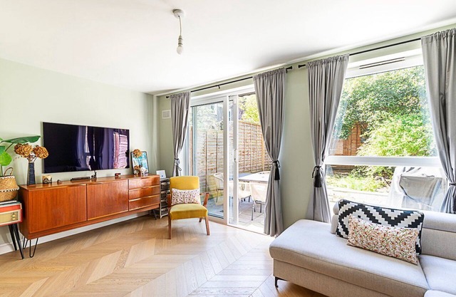 Stylish Islington Garden Flat Sleeps Four