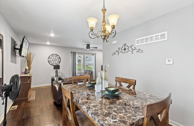Stylish KC 2-BR Getaway — Quick Highway Access & Near Attractions