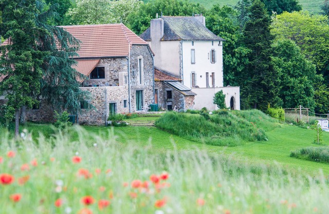 Stylish, modern and spacious conversion of a 19C barn with pool, sleeps 10