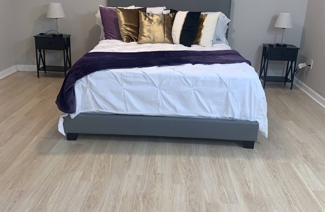 Stylish purple retreat home 10 min from ATL airport!