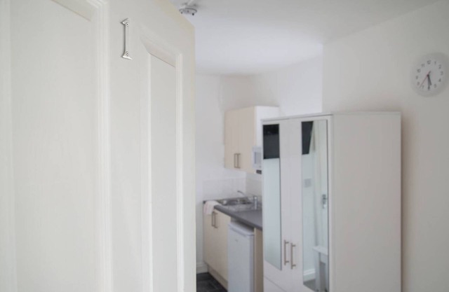 Stylish Studio Apartment Beckenham 1